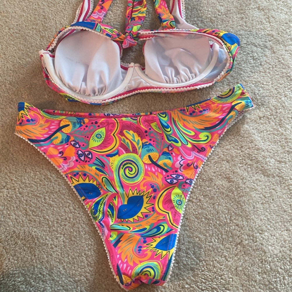 Size large colorful bikini  underwire top light cups - Picture 5 of 8